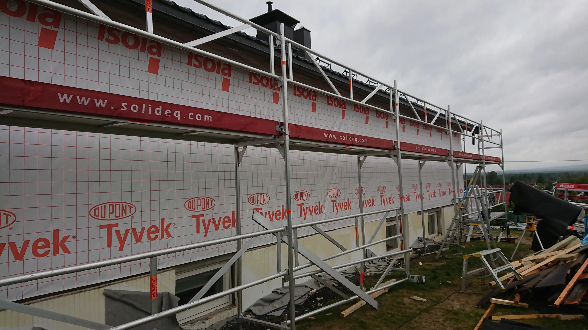 Isola Tyvek vindsperre montert fra stillas