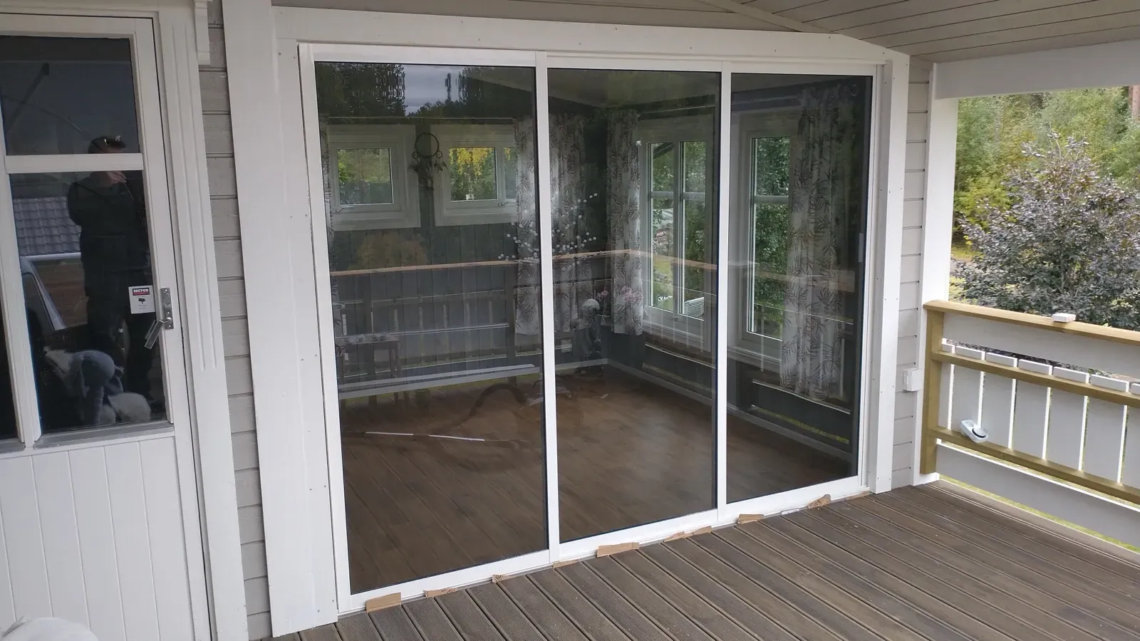 Sommer-stue med skyvefelt — utvidelse av huset for bruk sommer og milde dager
